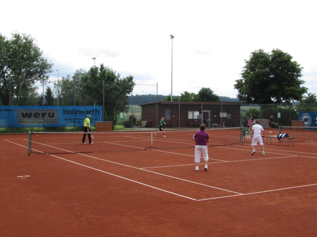 Tennis – Saisoneröffnung mit Grillfeier und Schleifchenturnier